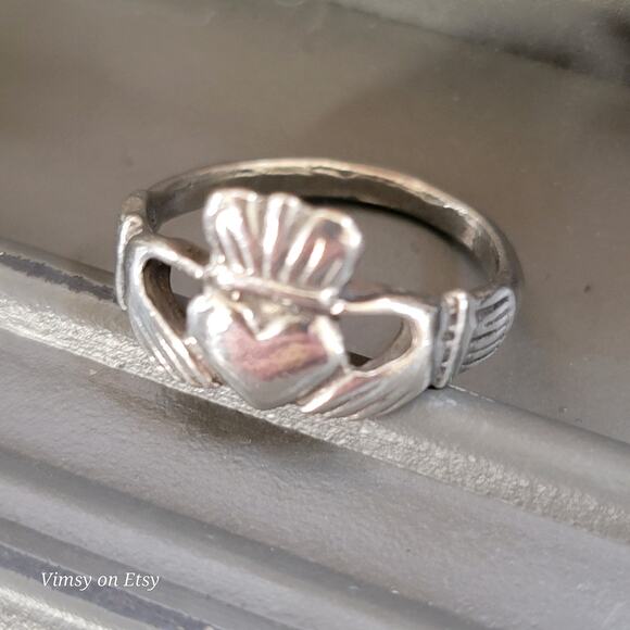 Traditional Claddagh Sterling Silver Ring, Symbolic Irish Vintage Jewelry - Picture 8 of 10
